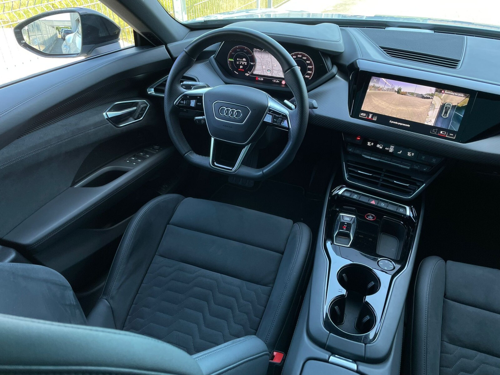 Audi e-tron GT - zdjęcie 14