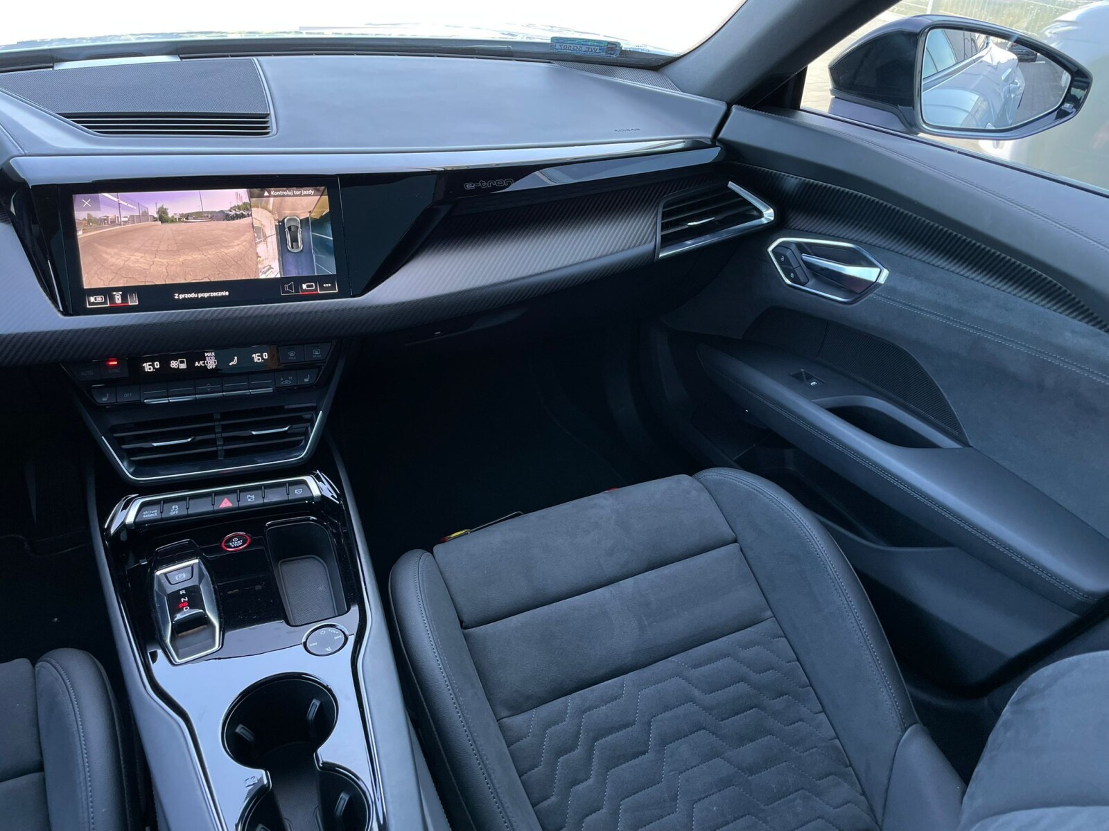 Audi e-tron GT - zdjęcie 16