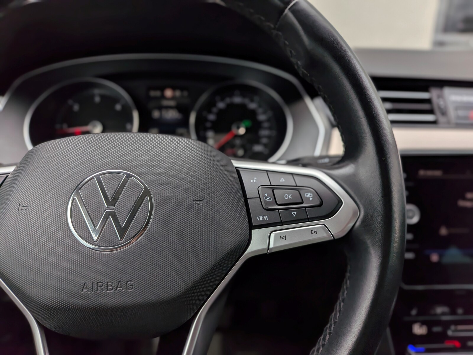 Volkswagen Passat - zdjęcie 18