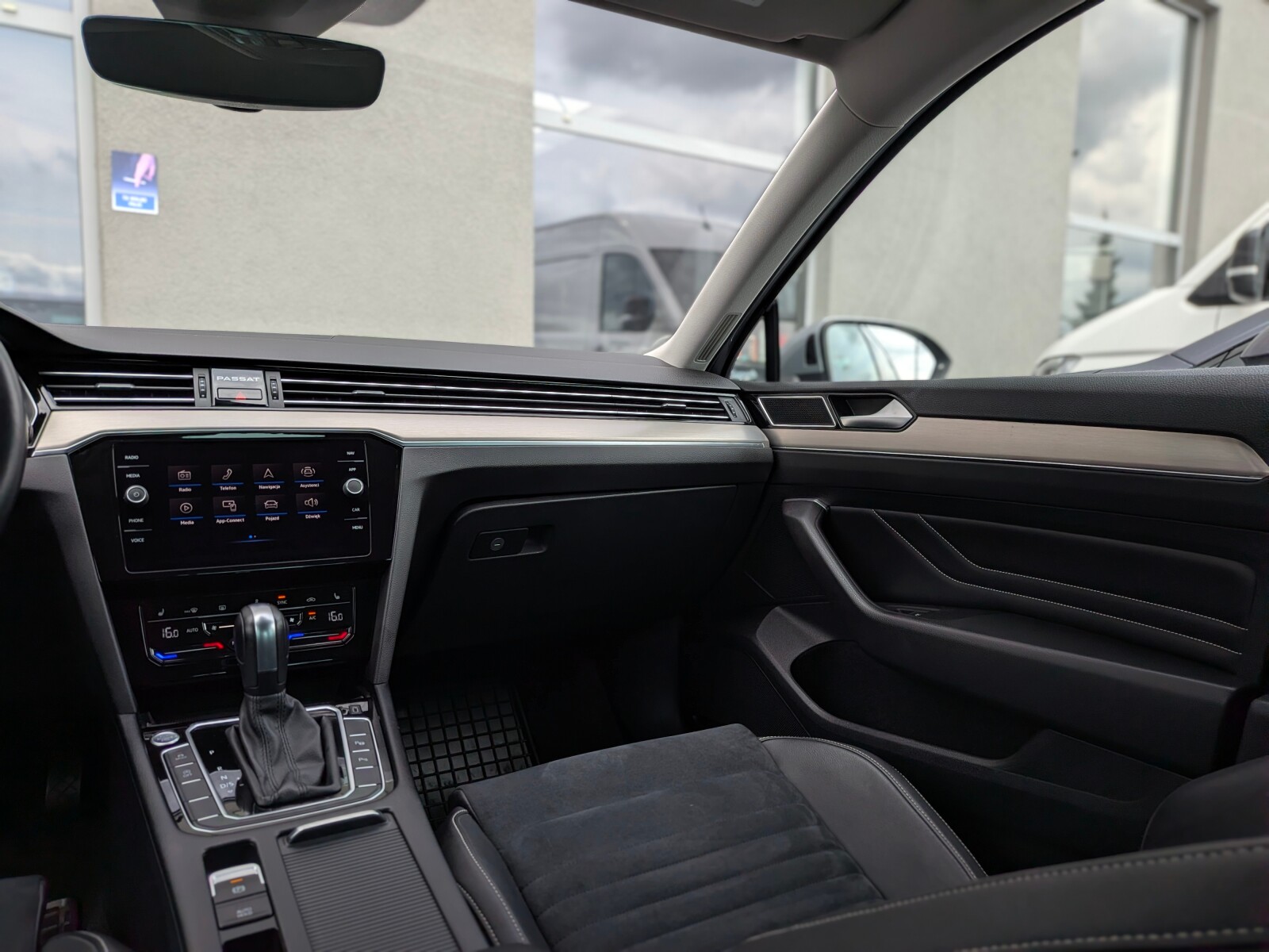 Volkswagen Passat - zdjęcie 14