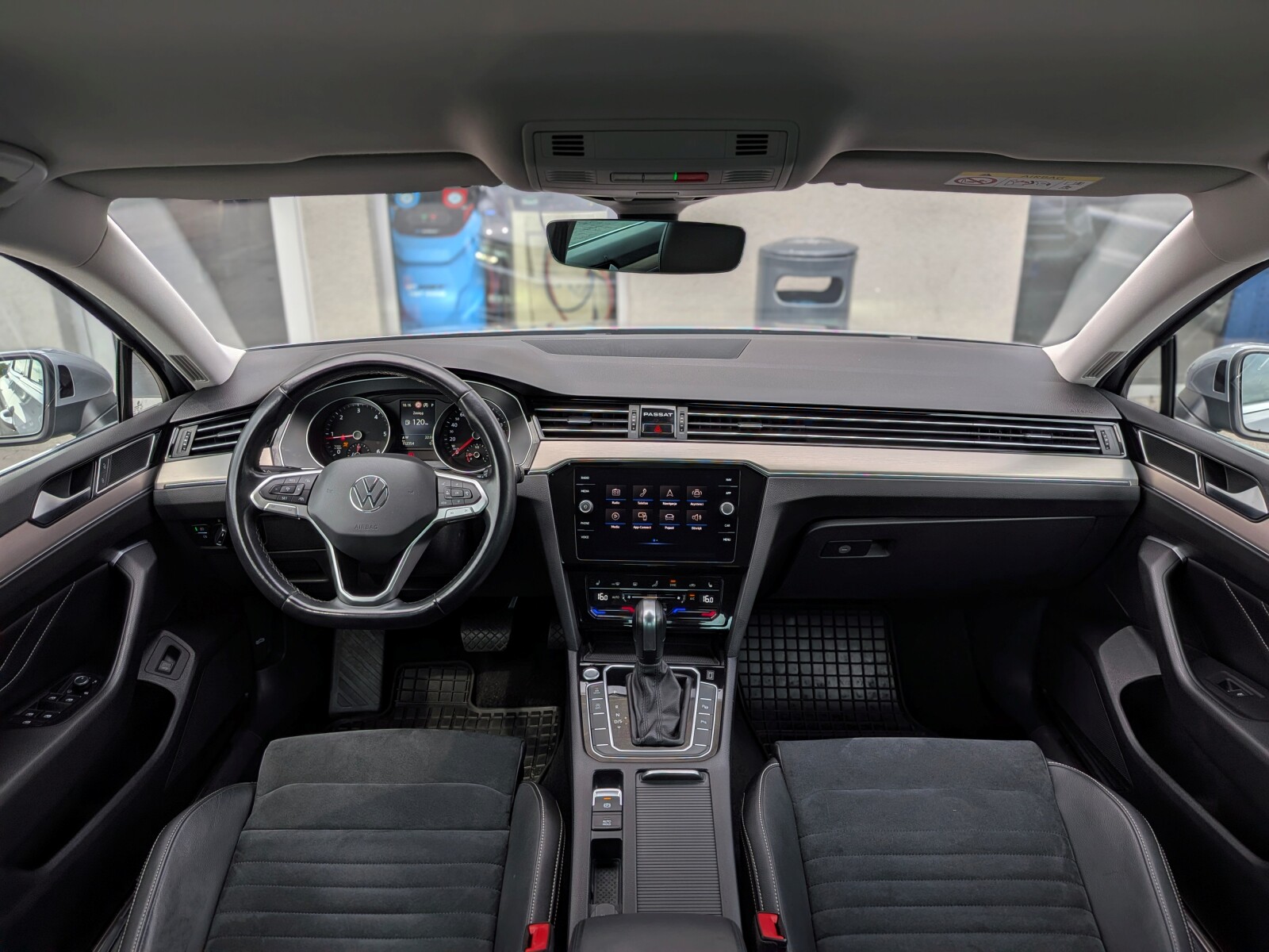 Volkswagen Passat - zdjęcie 11