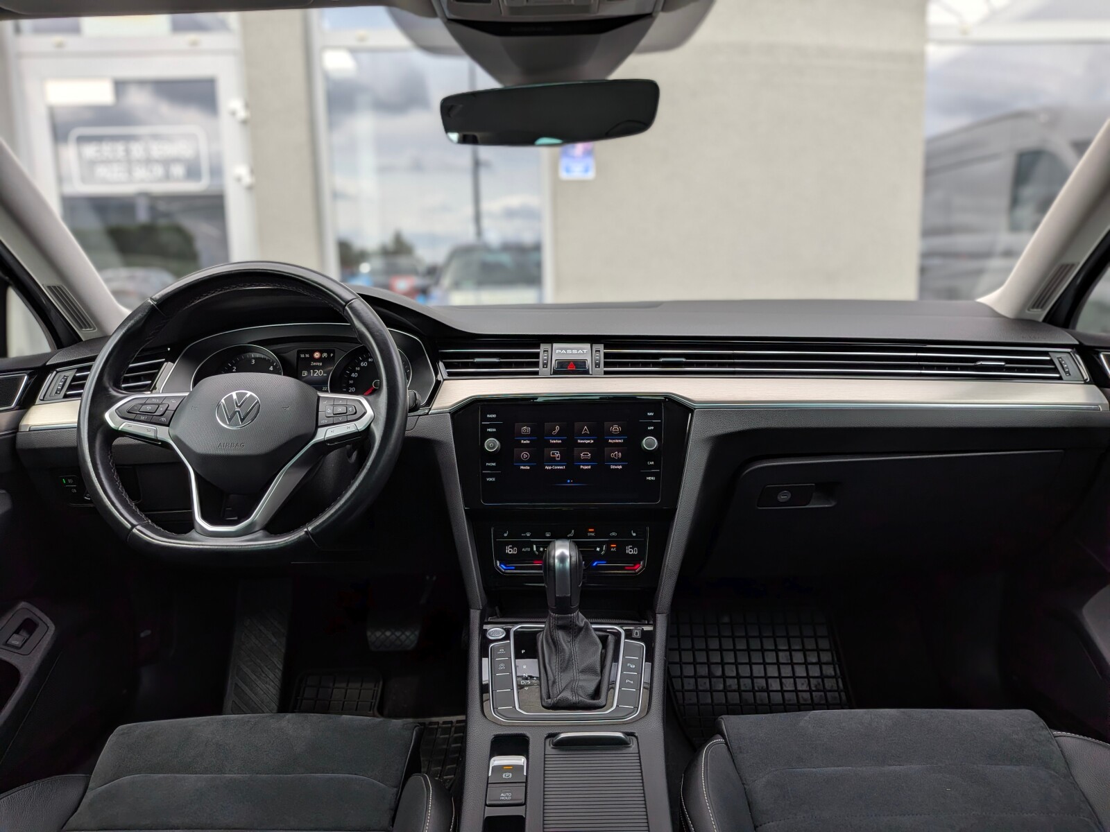 Volkswagen Passat - zdjęcie 12