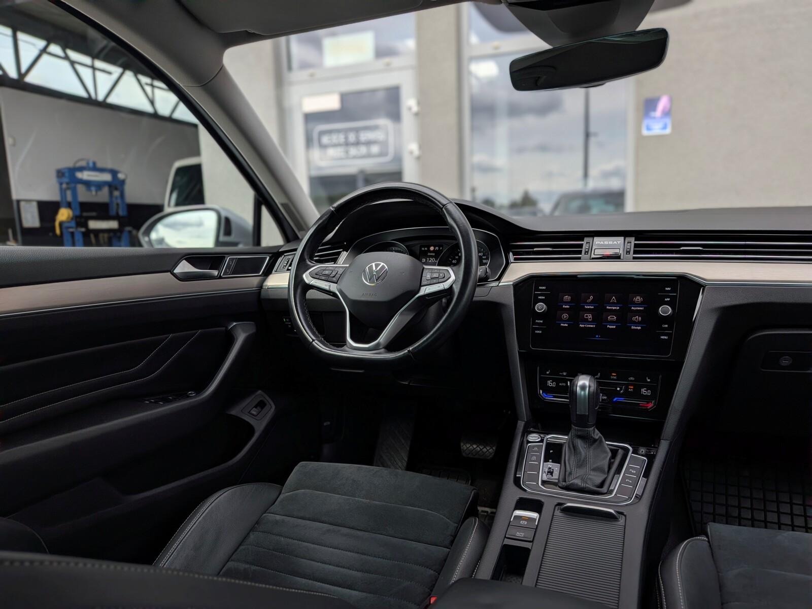 Volkswagen Passat - zdjęcie 13