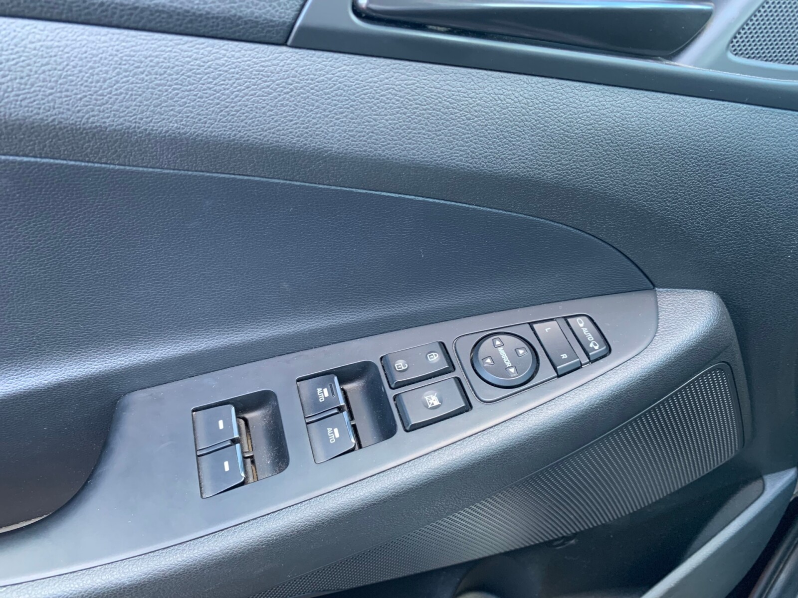 Hyundai Tucson - zdjęcie 21