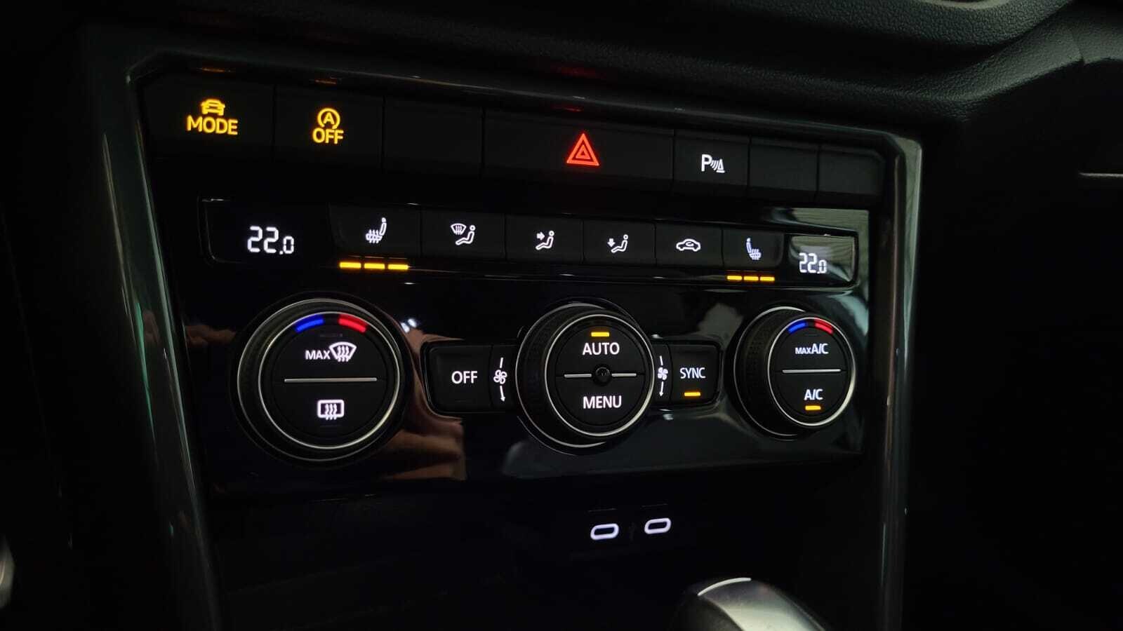 Volkswagen T-Roc - zdjęcie 18