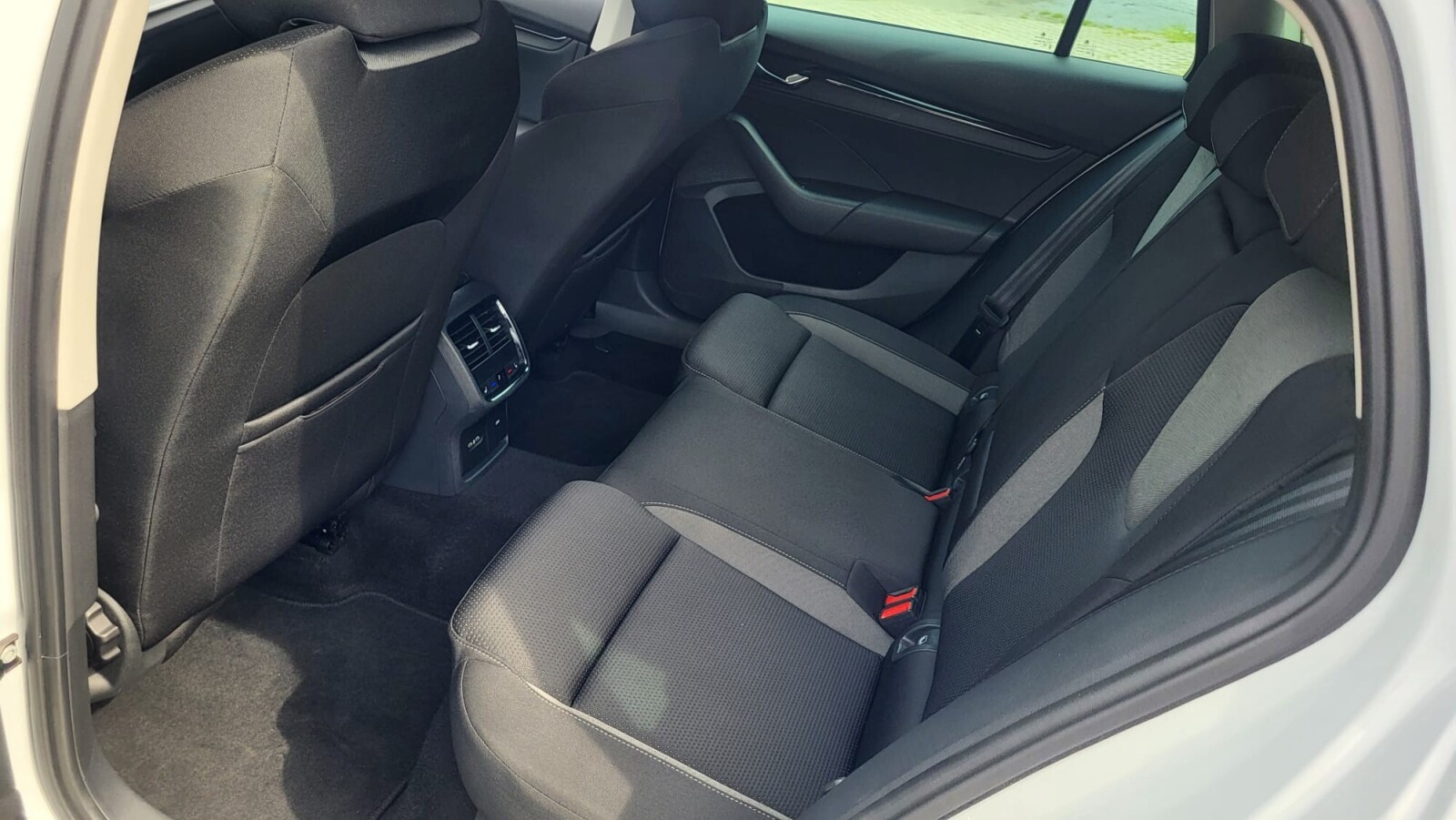 Škoda Octavia Combi - zdjęcie 12