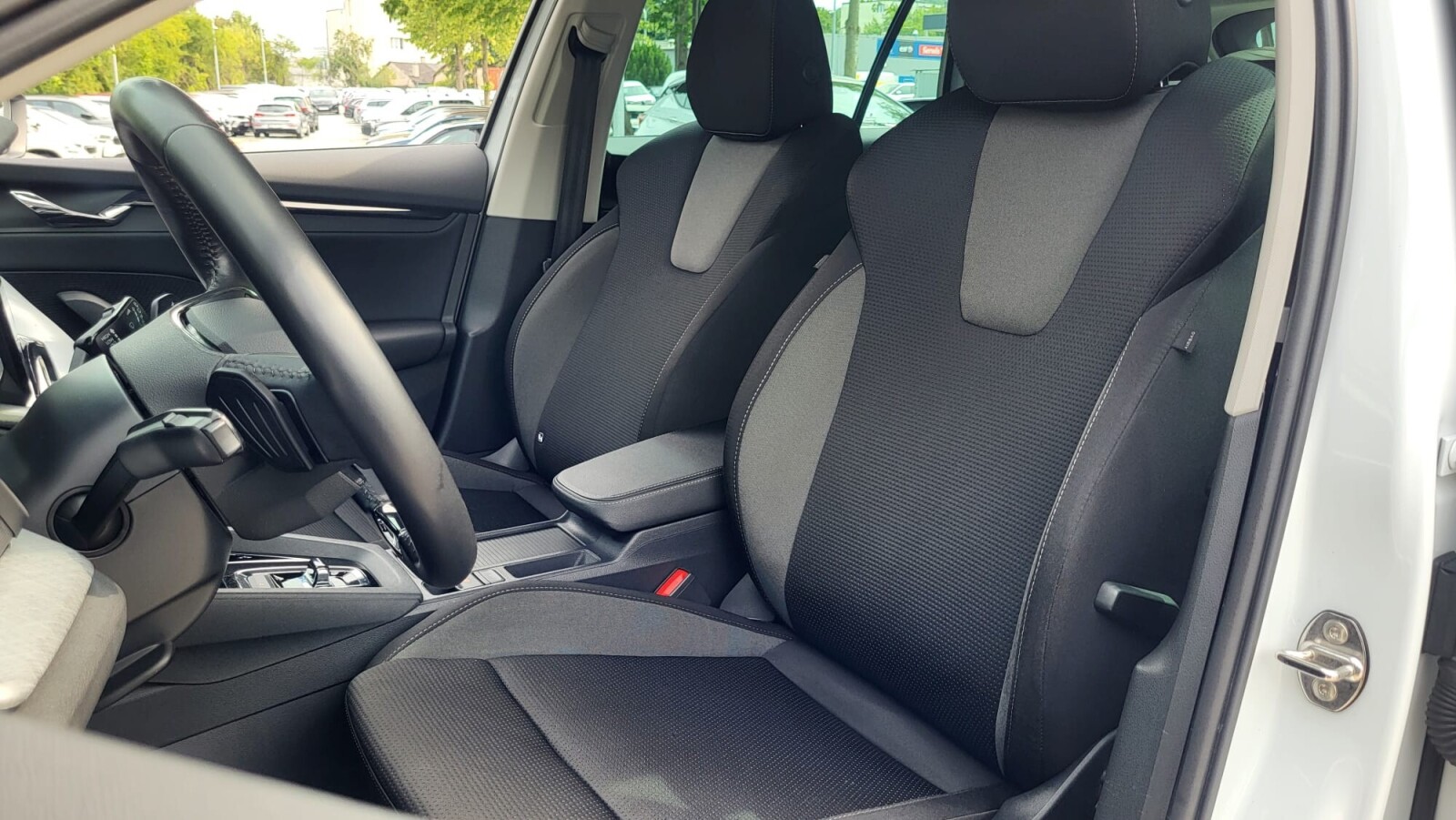 Škoda Octavia Combi - zdjęcie 11