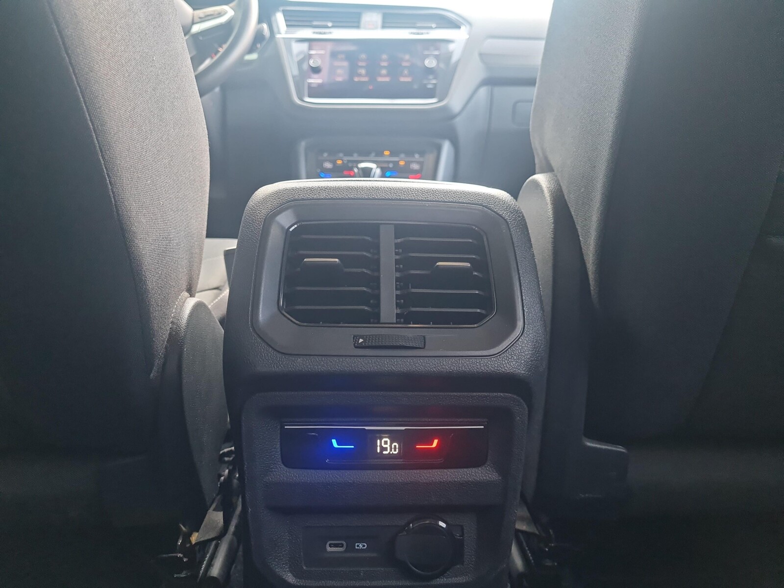 Volkswagen Tiguan Allspace - zdjęcie 30