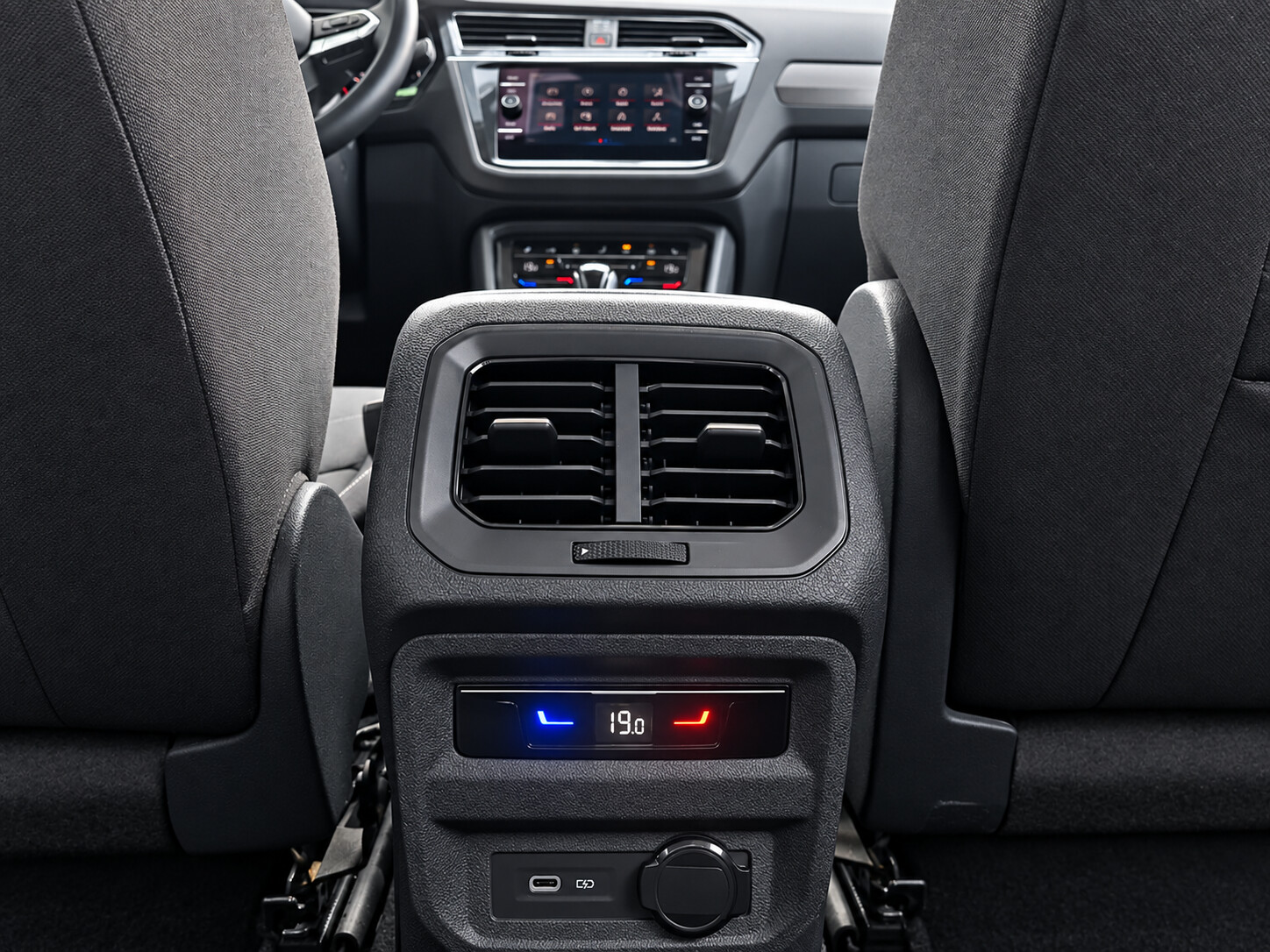 Volkswagen Tiguan Allspace - zdjęcie 29