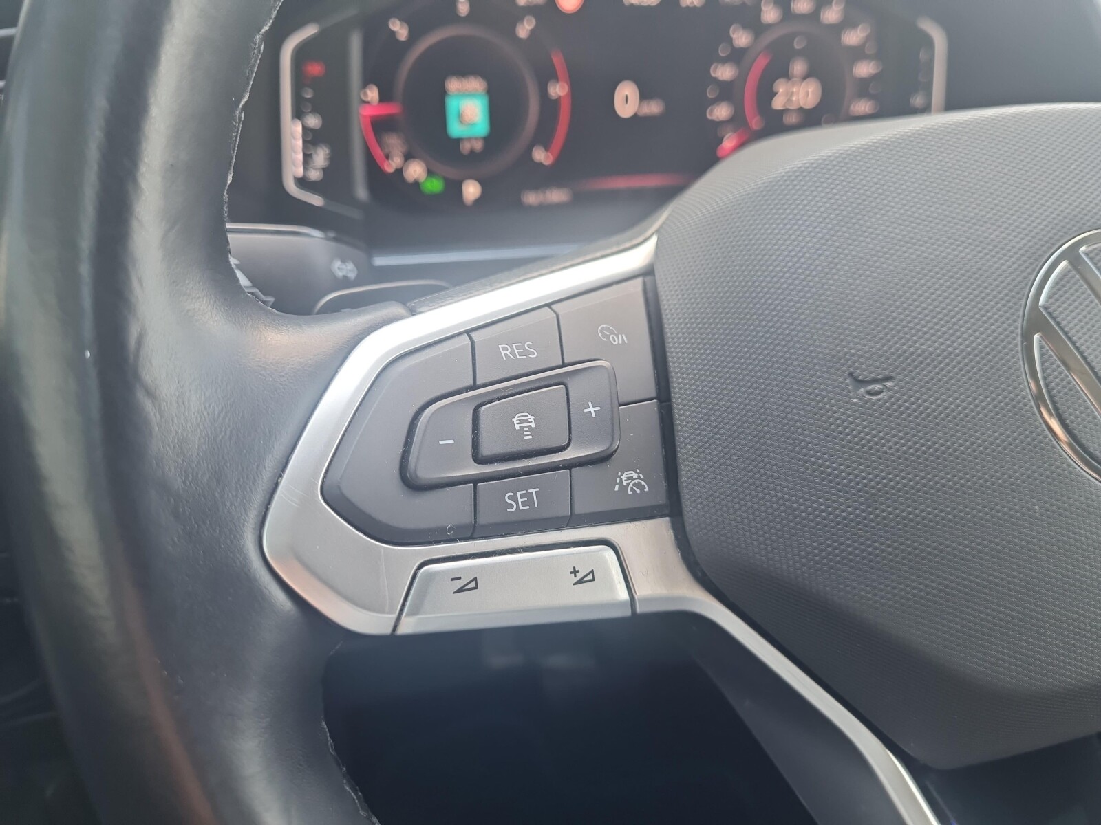 Volkswagen Tiguan Allspace - zdjęcie 15