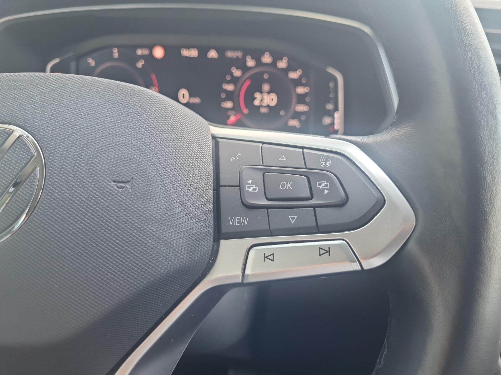 Volkswagen Tiguan Allspace - zdjęcie 14