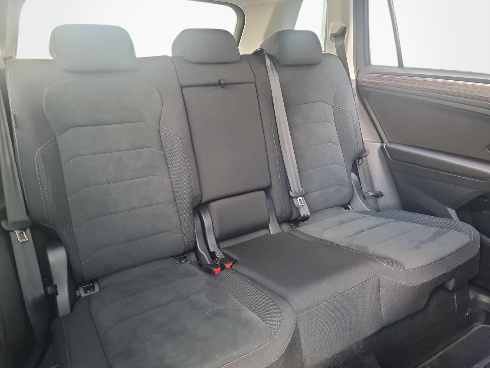 Volkswagen Tiguan Allspace - zdjęcie 31