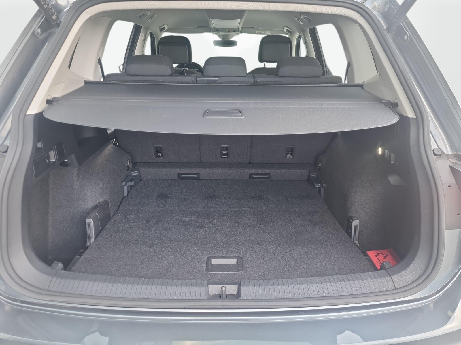 Volkswagen Tiguan Allspace - zdjęcie 32