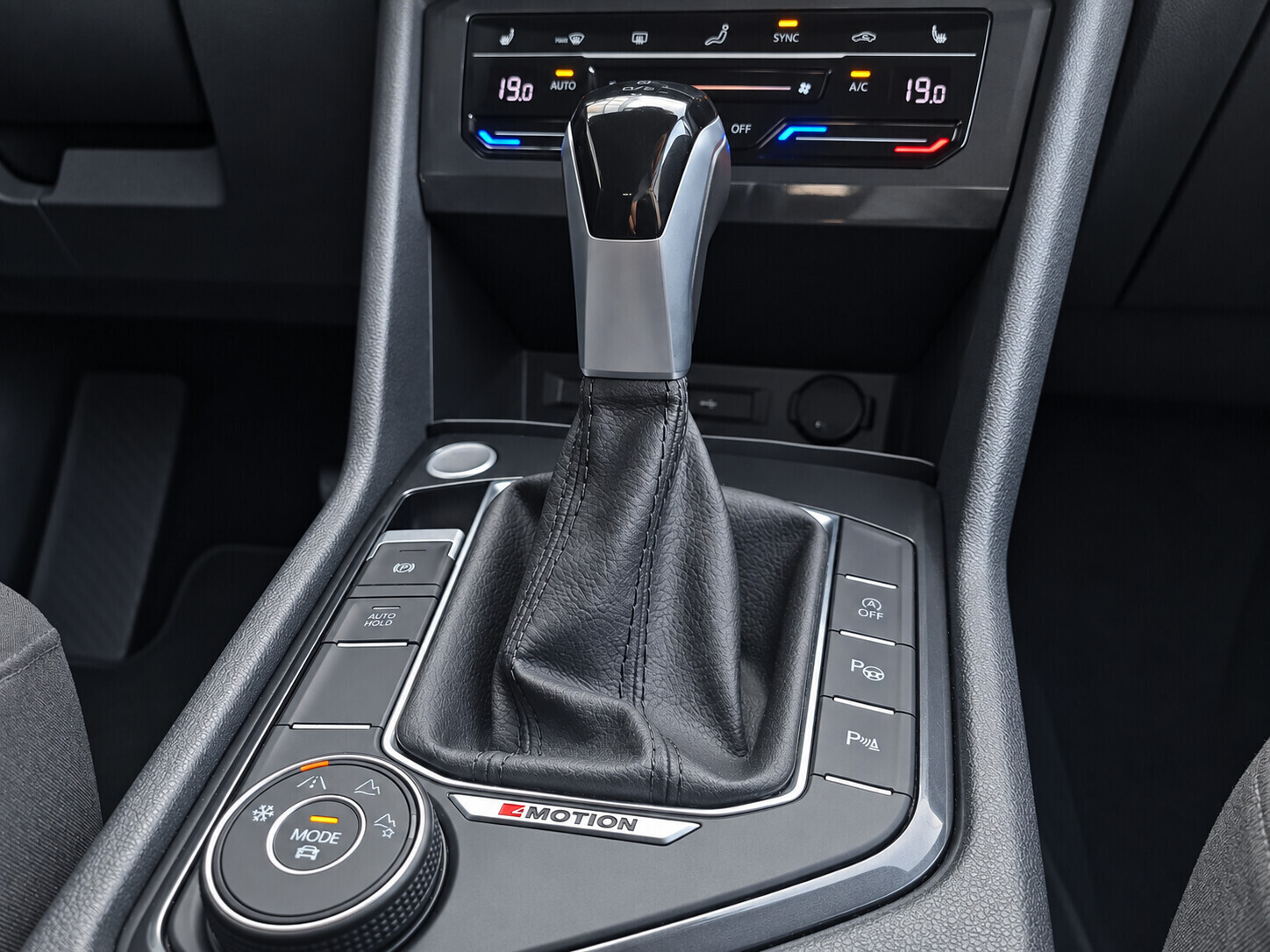 Volkswagen Tiguan Allspace - zdjęcie 28