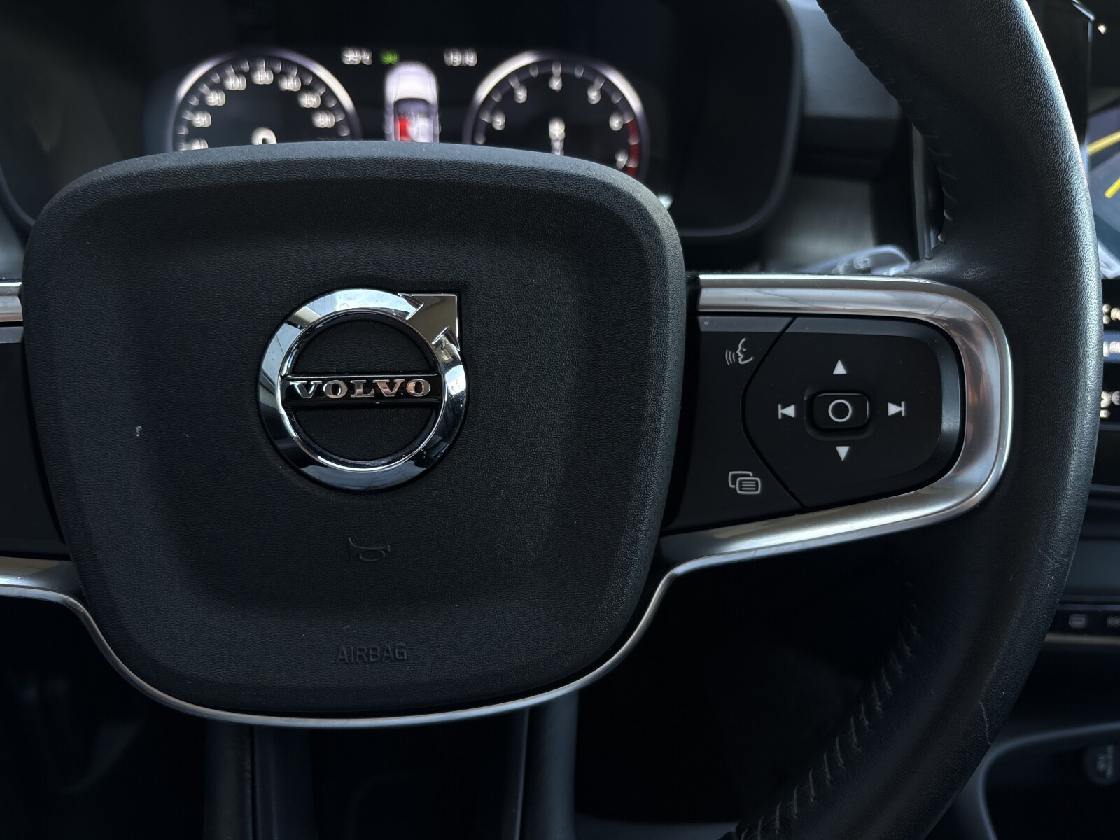 Volvo XC 40 - zdjęcie 14