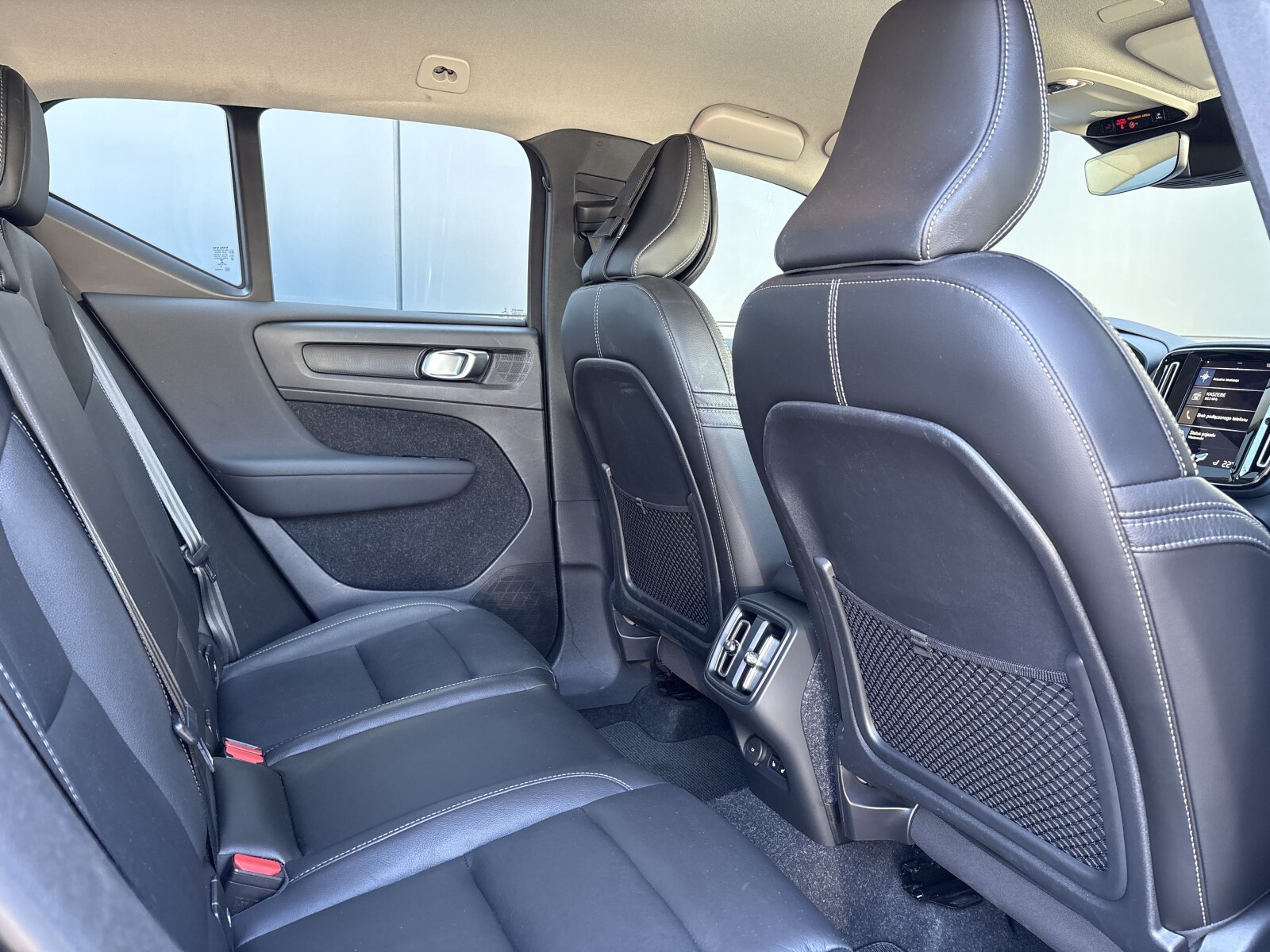 Volvo XC 40 - zdjęcie 25