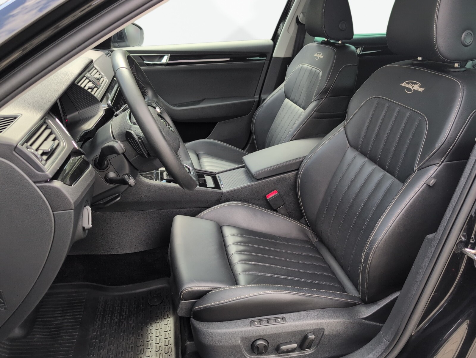 Škoda Superb - zdjęcie 19