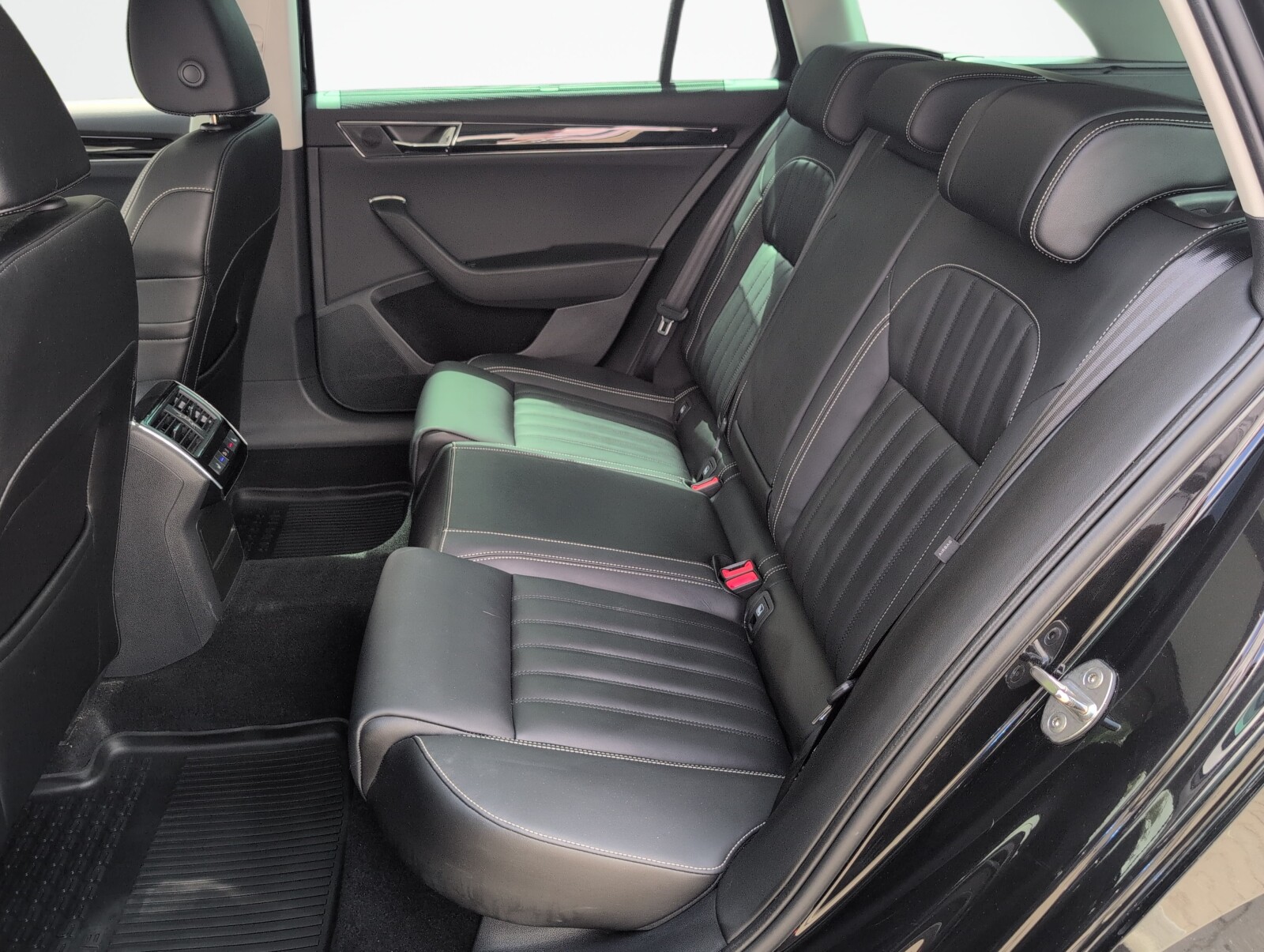Škoda Superb - zdjęcie 12