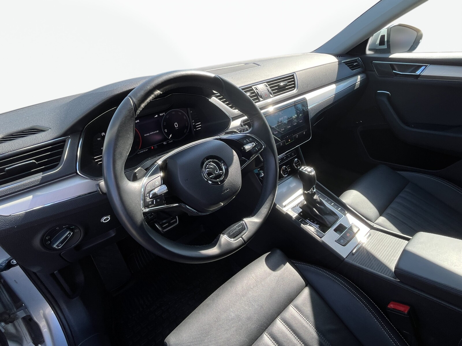 Škoda Superb Combi - zdjęcie 24