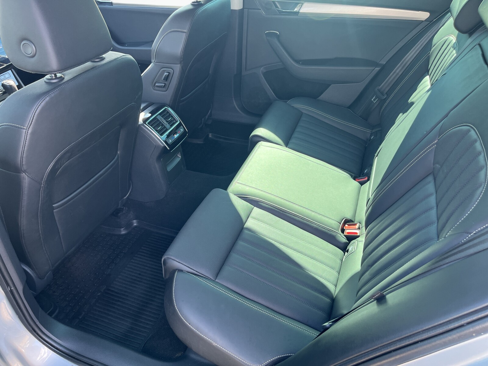 Škoda Superb Combi - zdjęcie 14