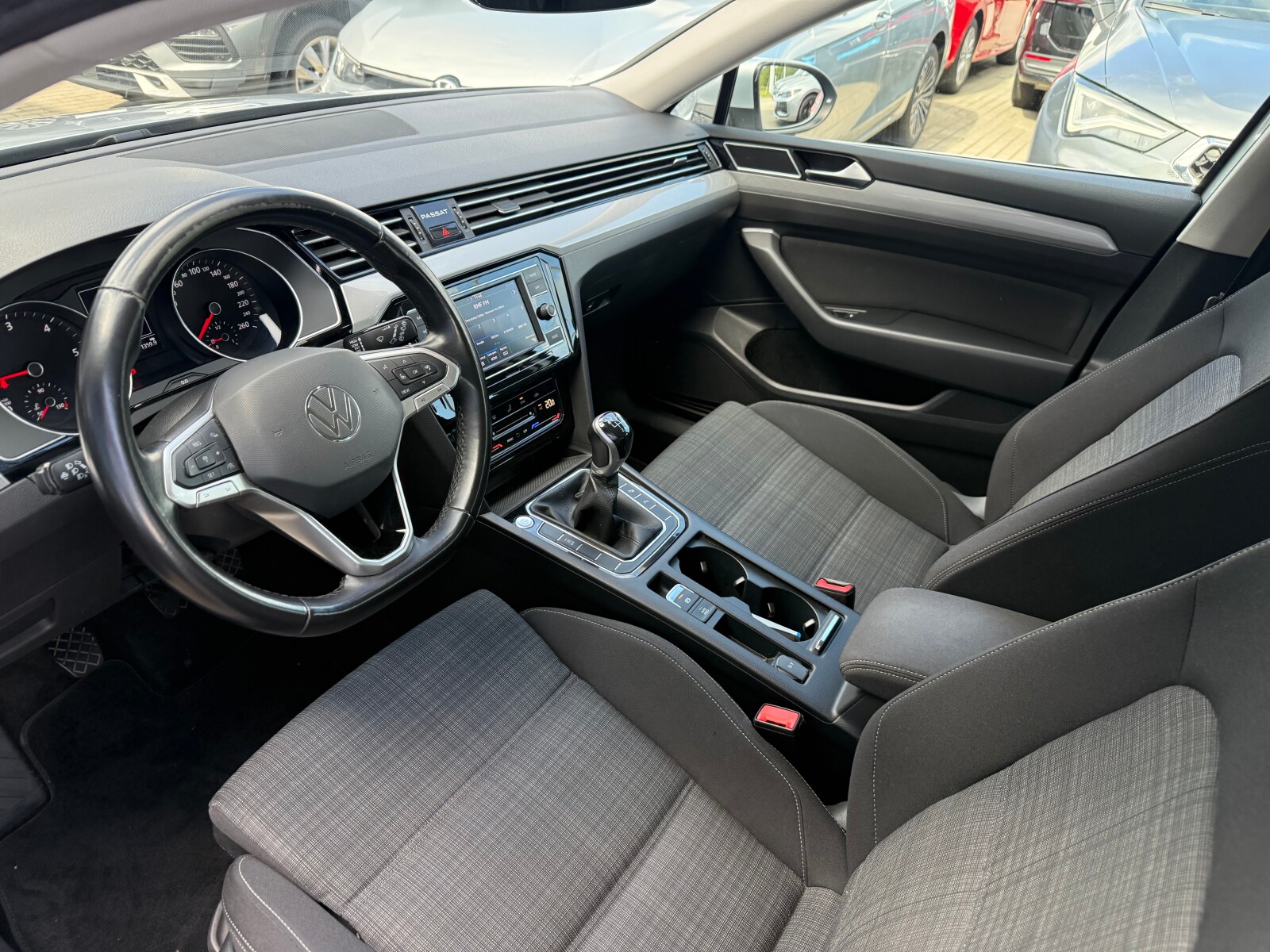 Volkswagen Passat Variant - zdjęcie 11