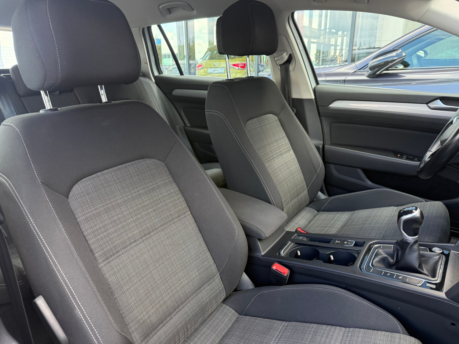 Volkswagen Passat Variant - zdjęcie 18