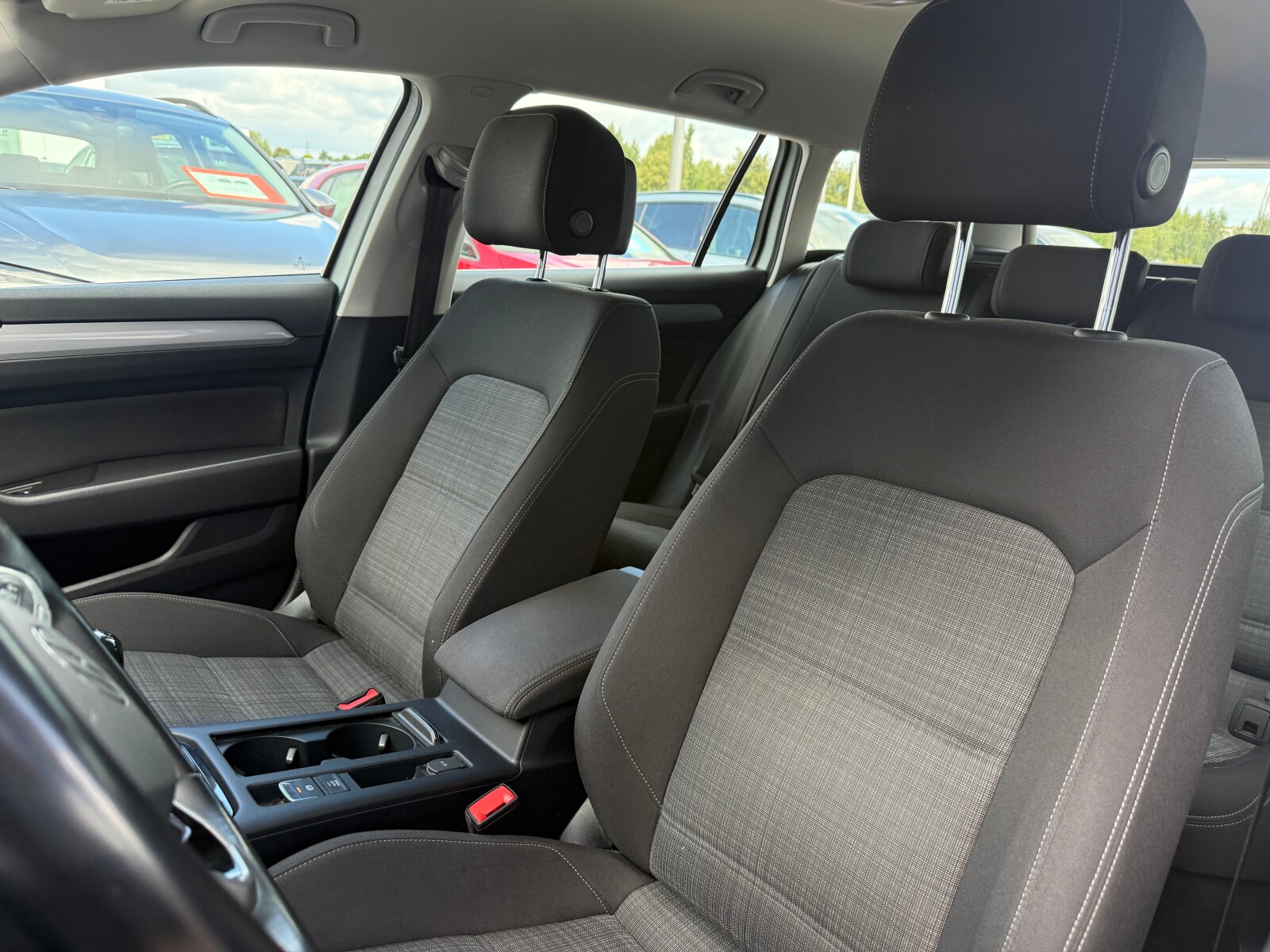 Volkswagen Passat Variant - zdjęcie 13