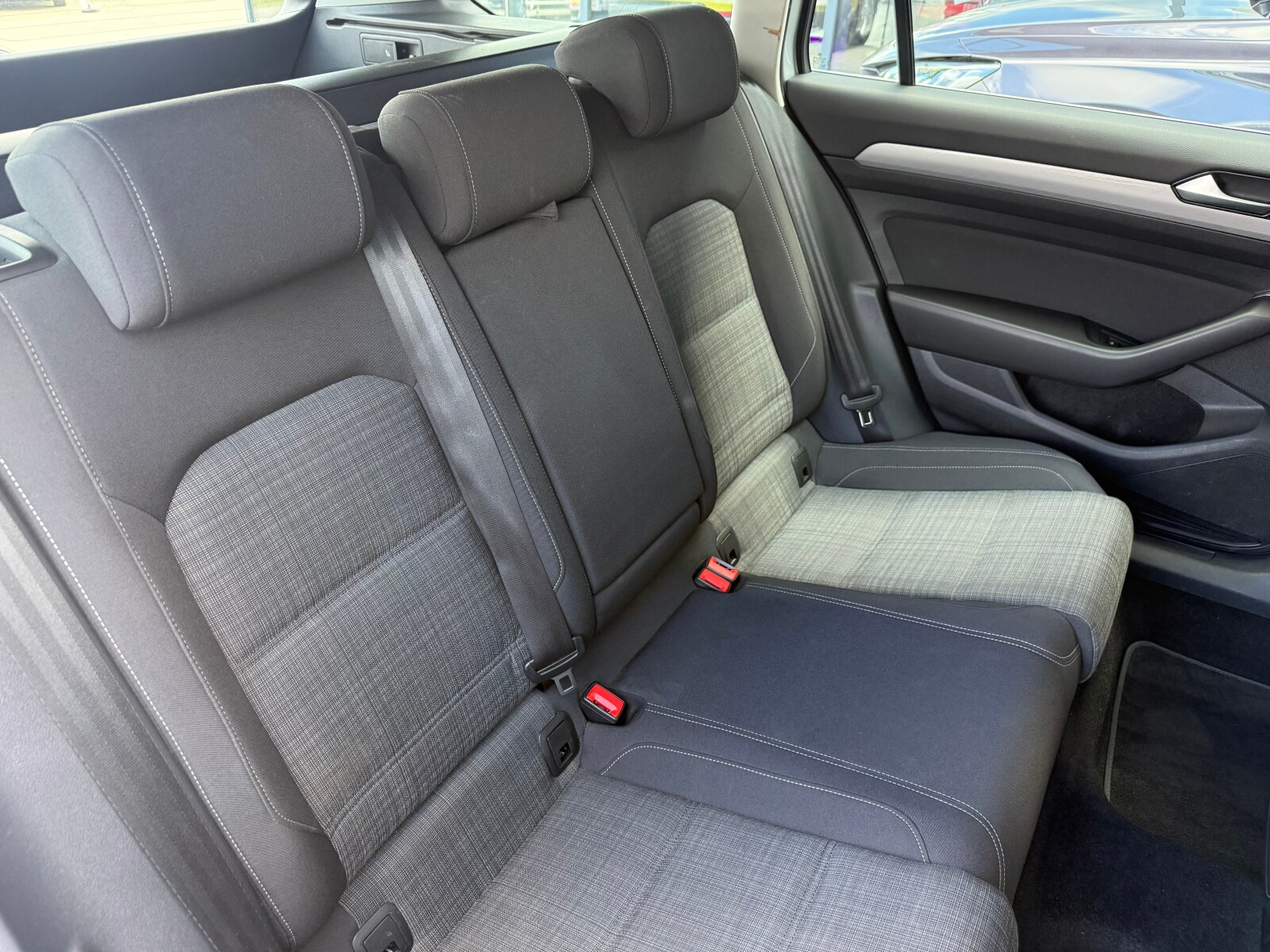 Volkswagen Passat Variant - zdjęcie 16