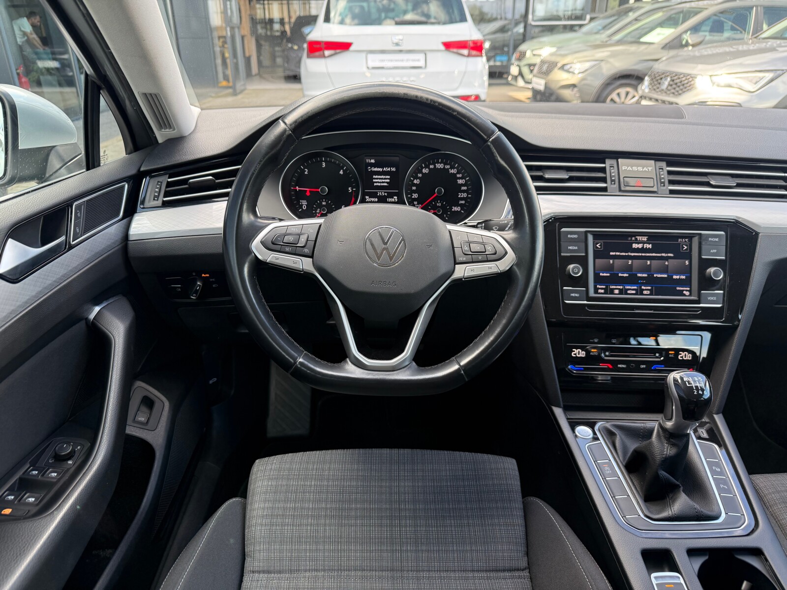 Volkswagen Passat Variant - zdjęcie 10