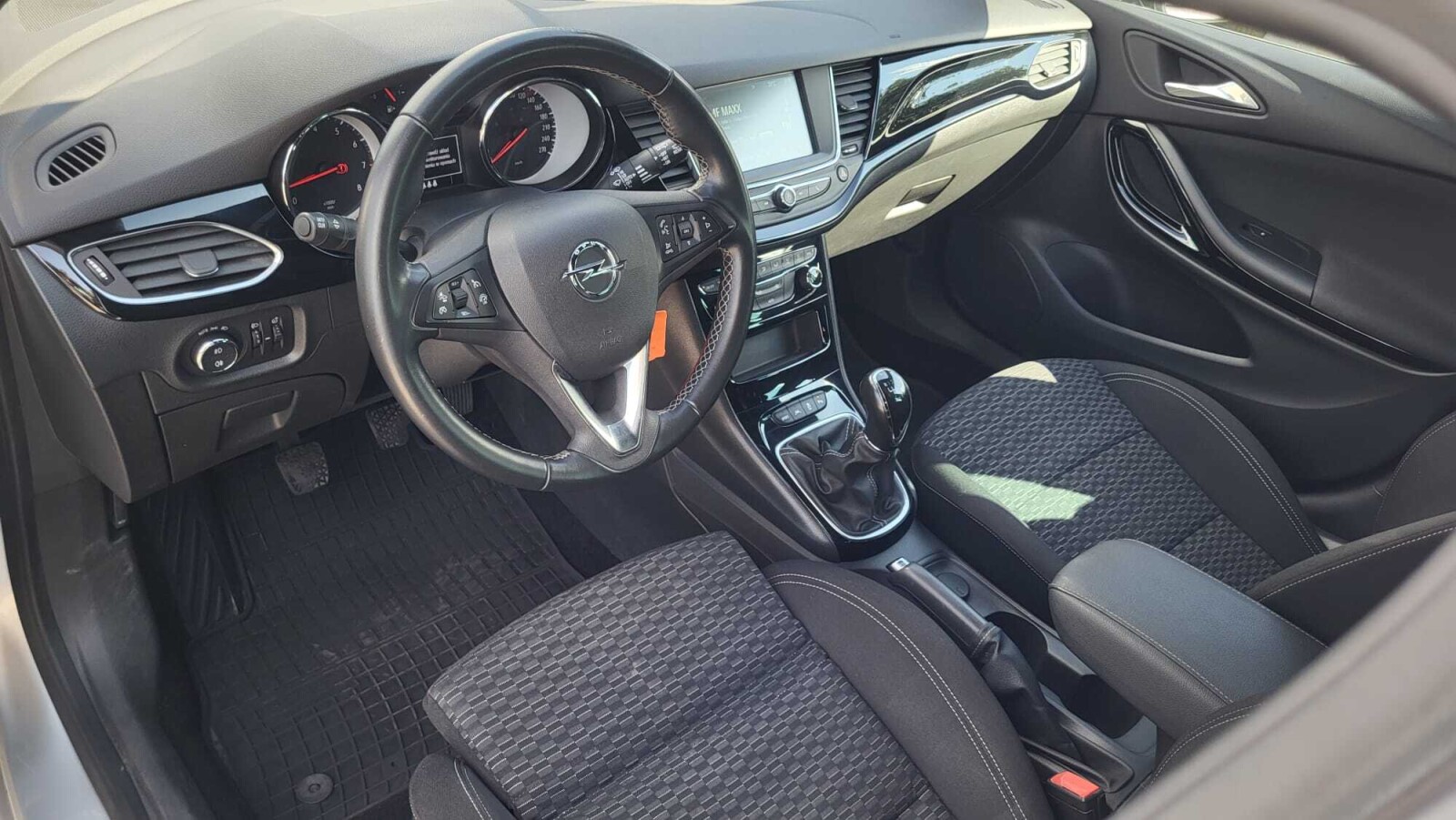 Opel Astra - zdjęcie 9