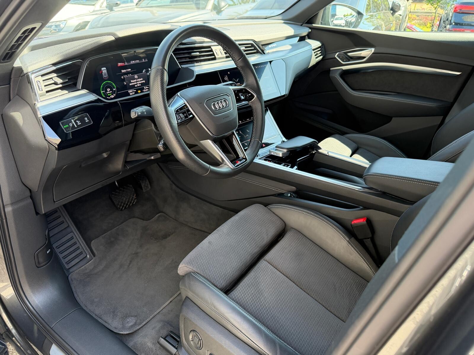 Audi e-tron - zdjęcie 13