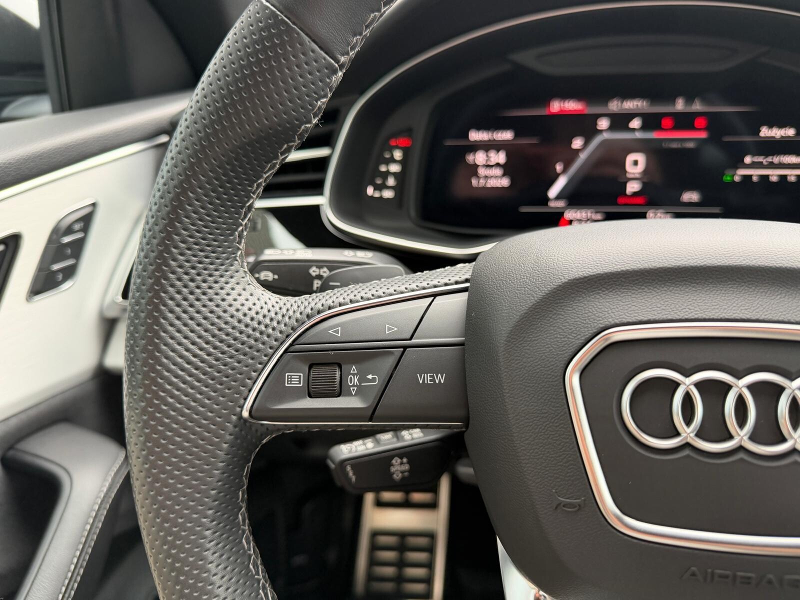 Audi Q8 - zdjęcie 33