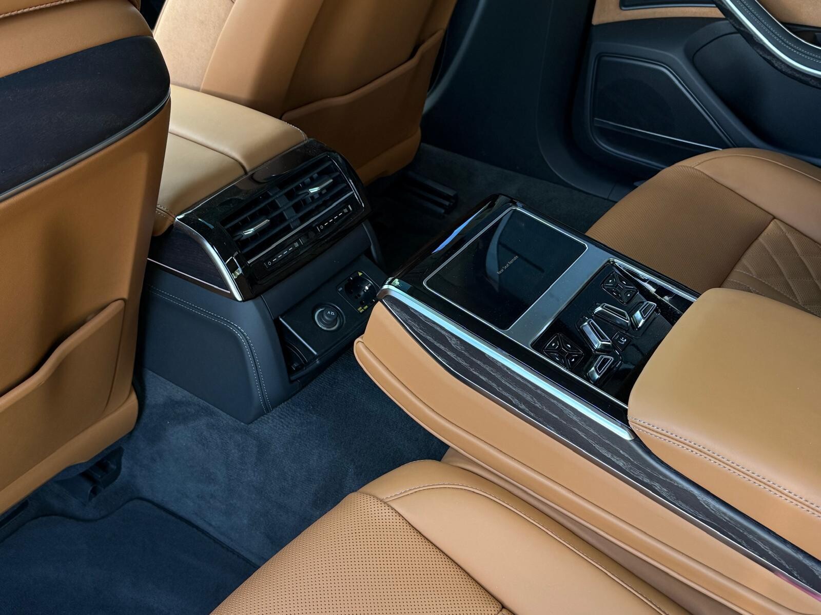 Audi A8 - zdjęcie 23