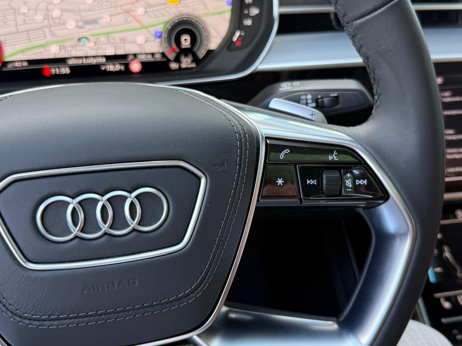 Audi A8 - zdjęcie 33