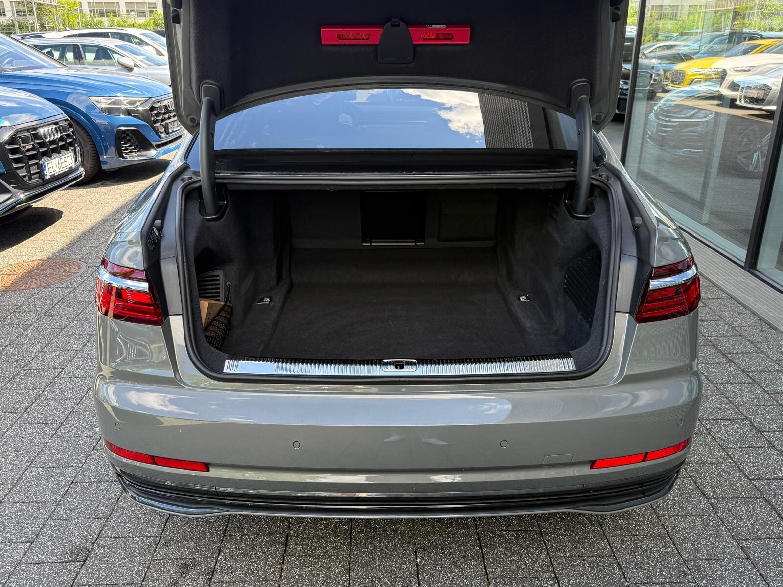 Audi A8 - zdjęcie 13
