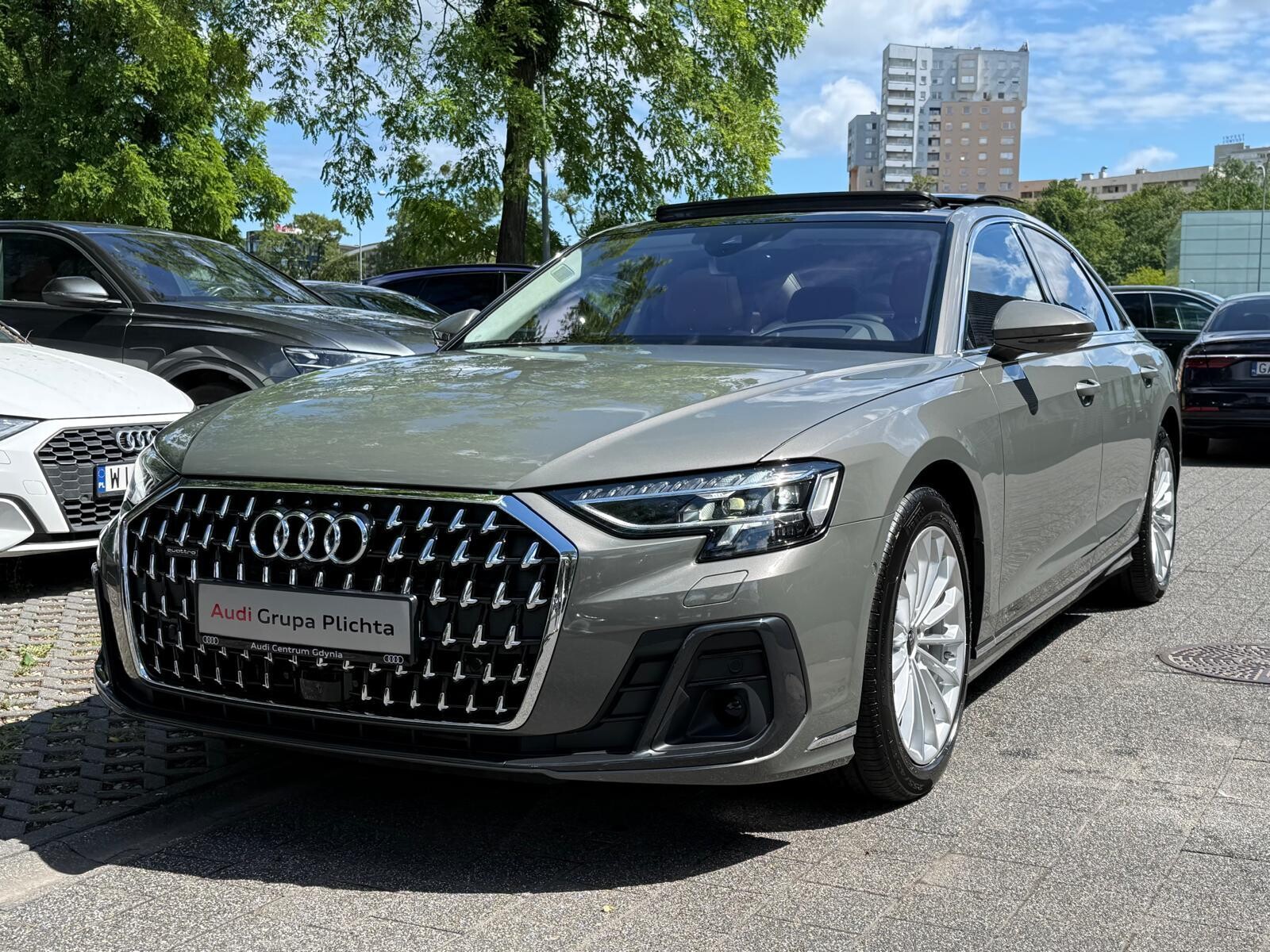 Audi A8 - zdjęcie 9