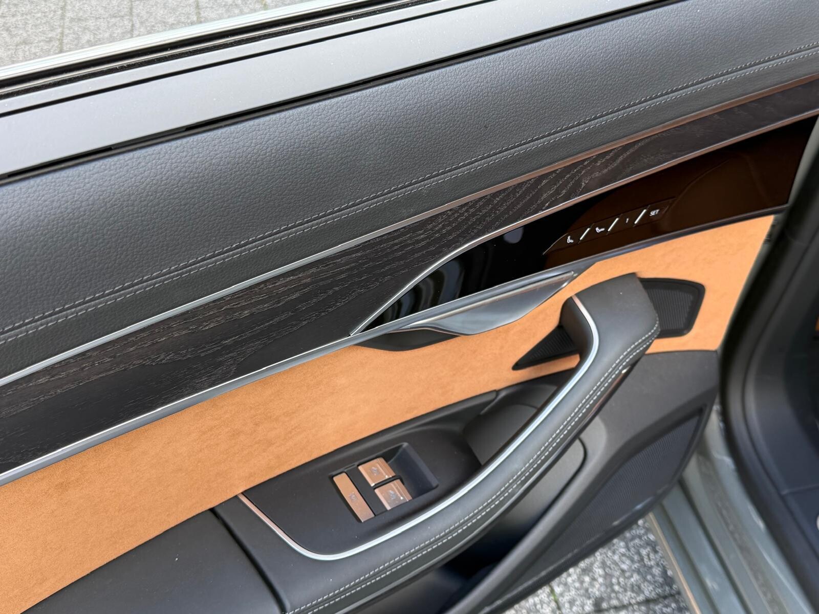 Audi A8 - zdjęcie 25
