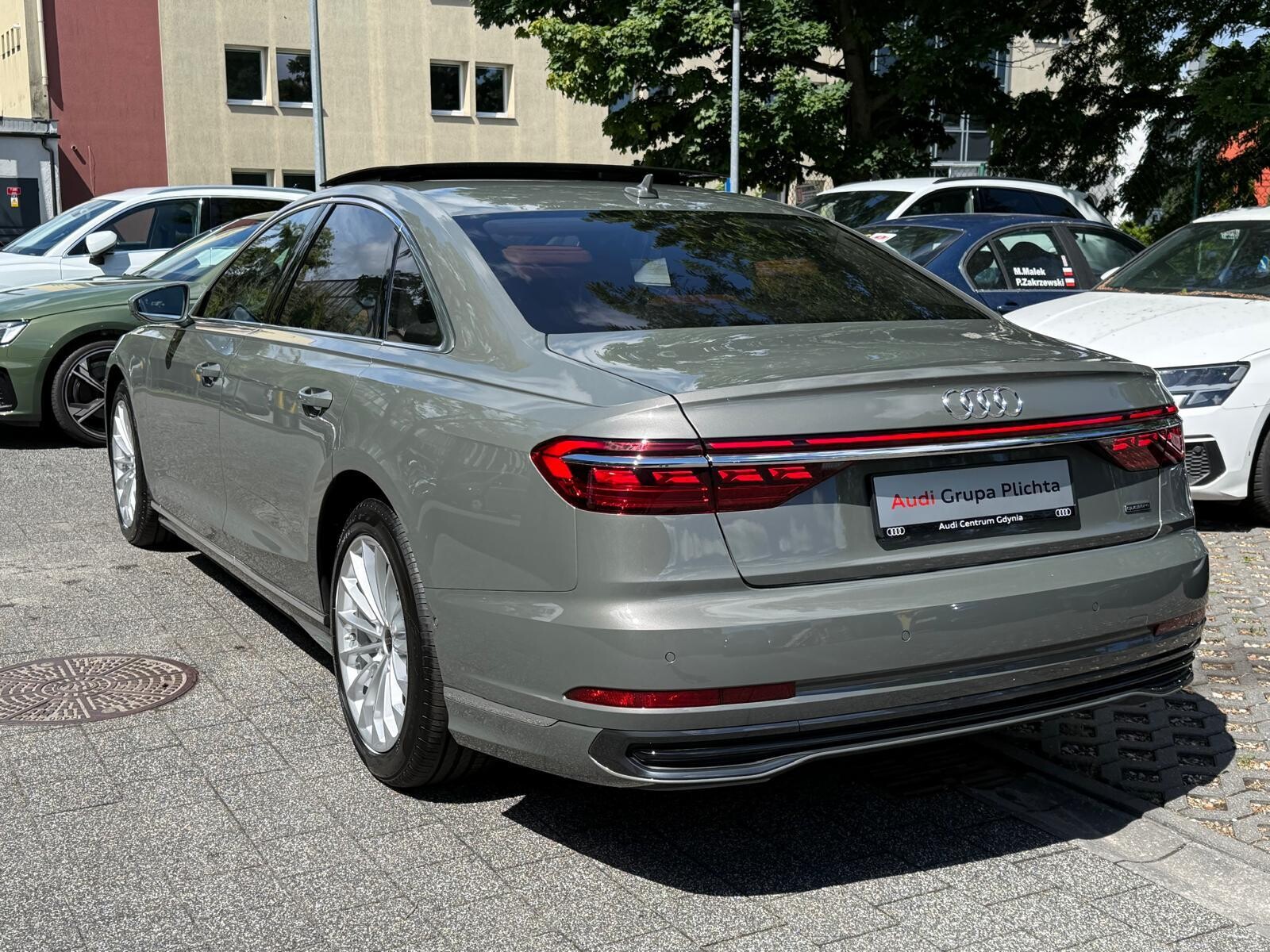 Audi A8 - zdjęcie 10