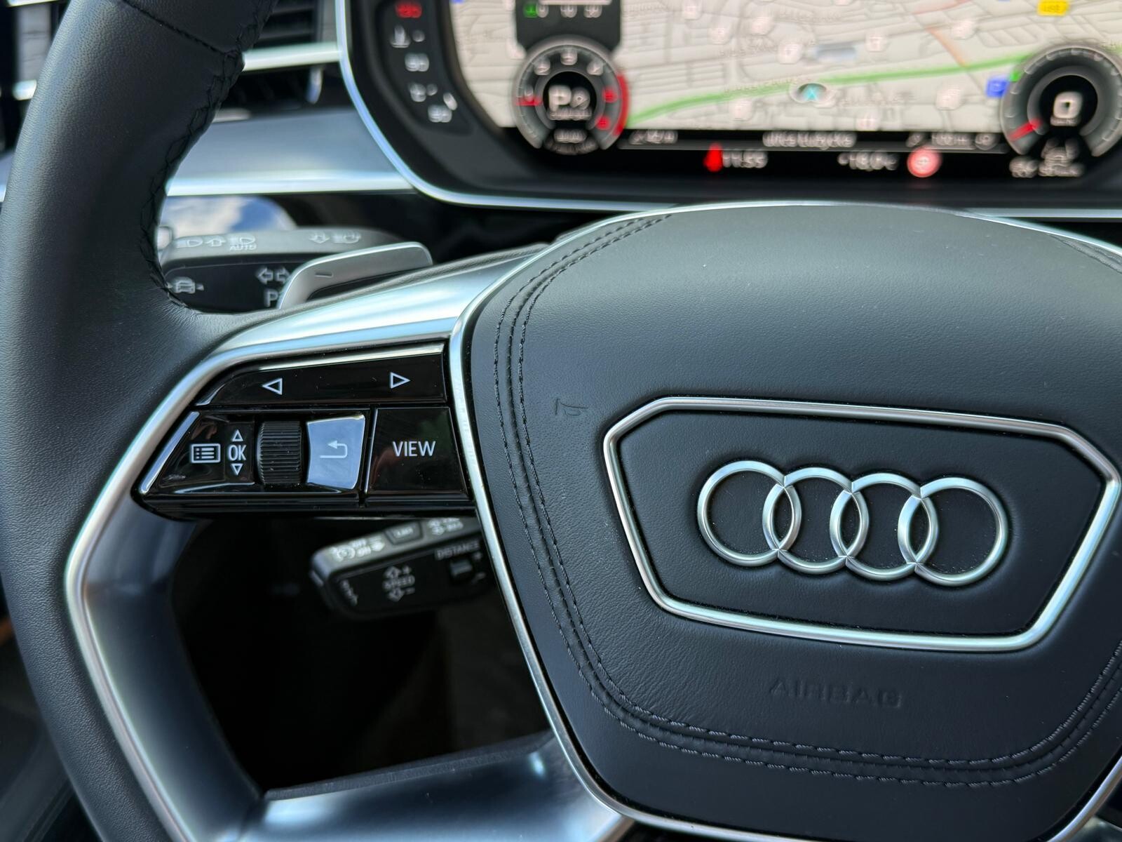 Audi A8 - zdjęcie 32