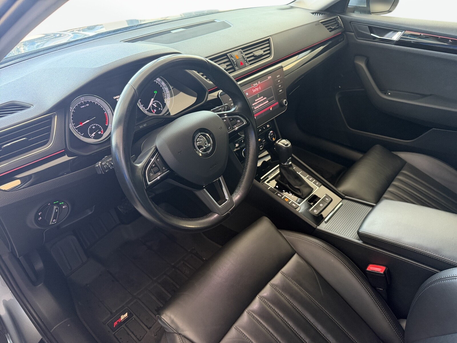 Škoda Superb Combi - zdjęcie 9