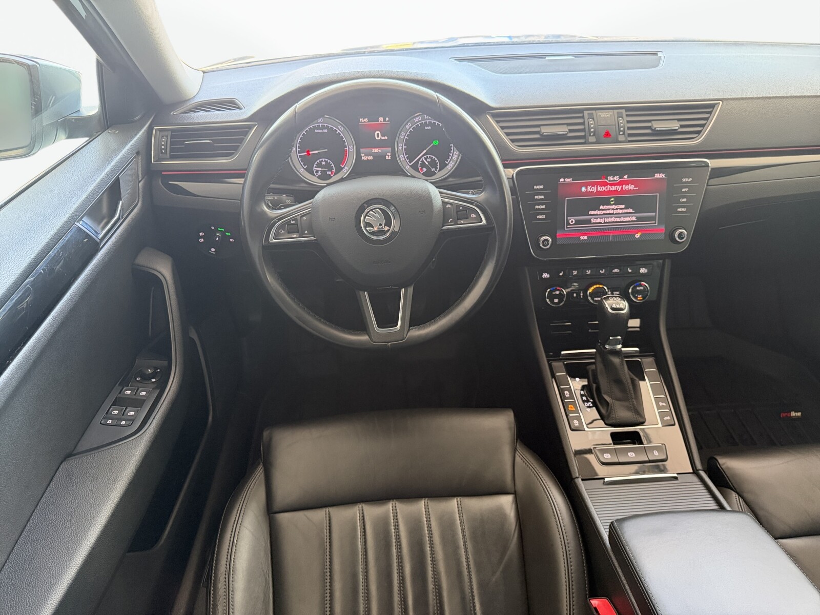 Škoda Superb Combi - zdjęcie 24