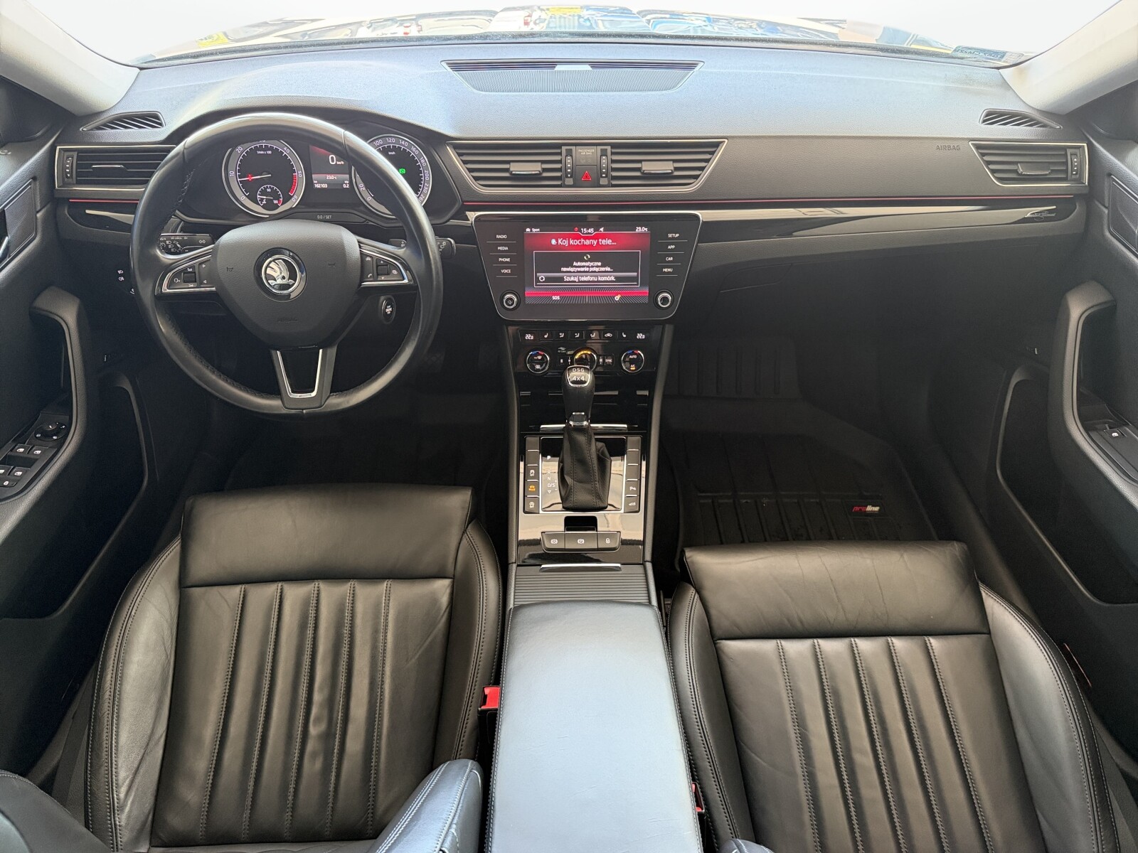 Škoda Superb Combi - zdjęcie 25