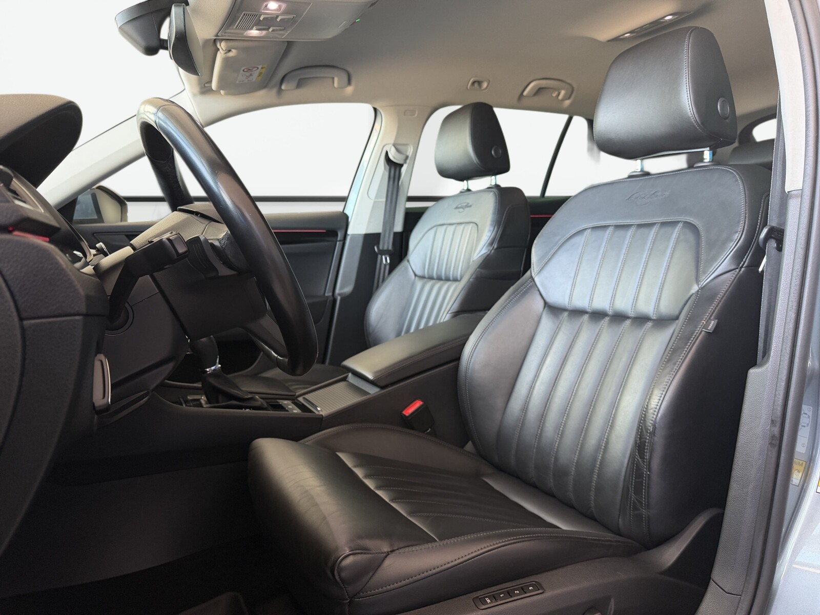 Škoda Superb Combi - zdjęcie 10
