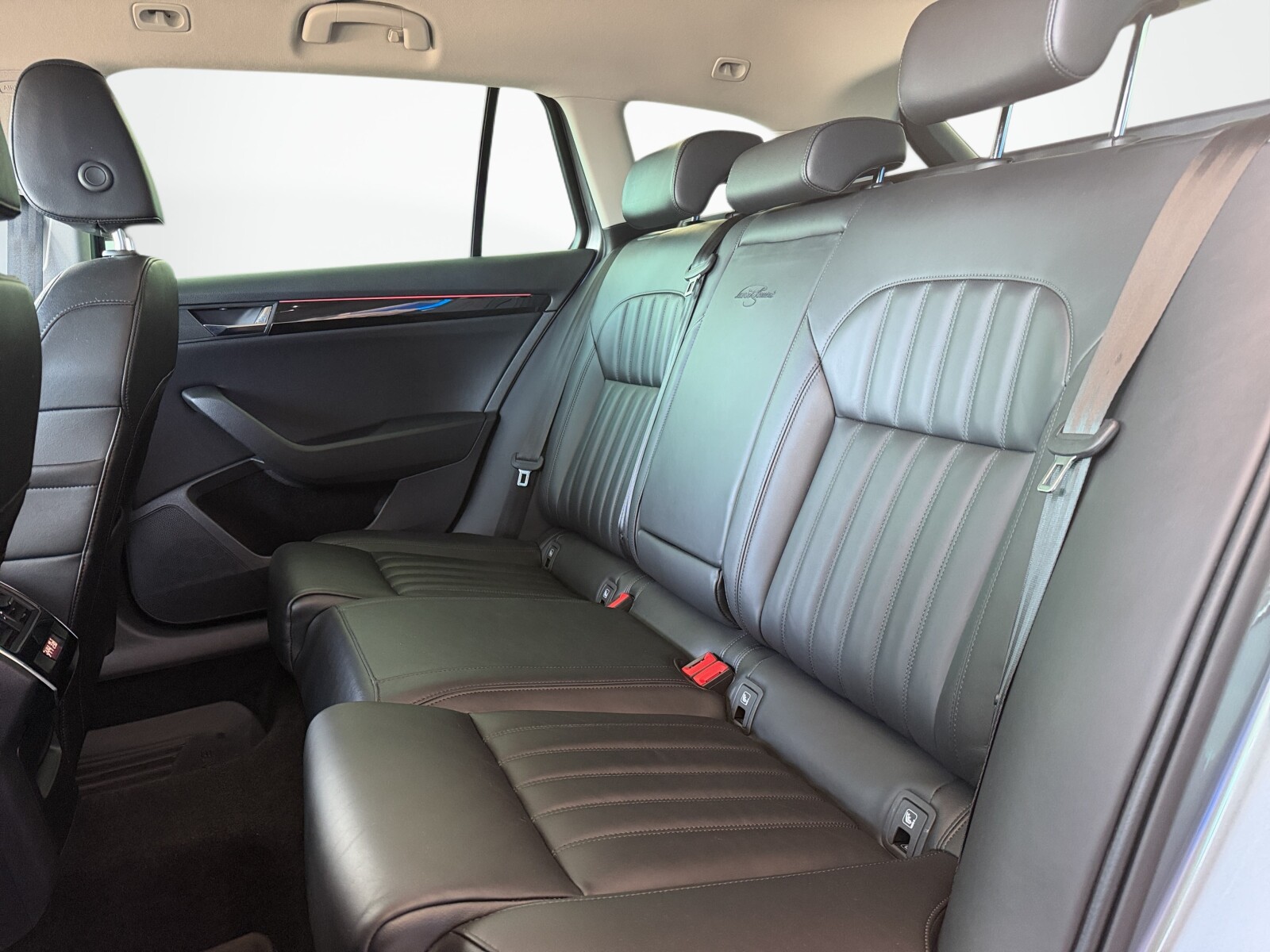 Škoda Superb Combi - zdjęcie 15