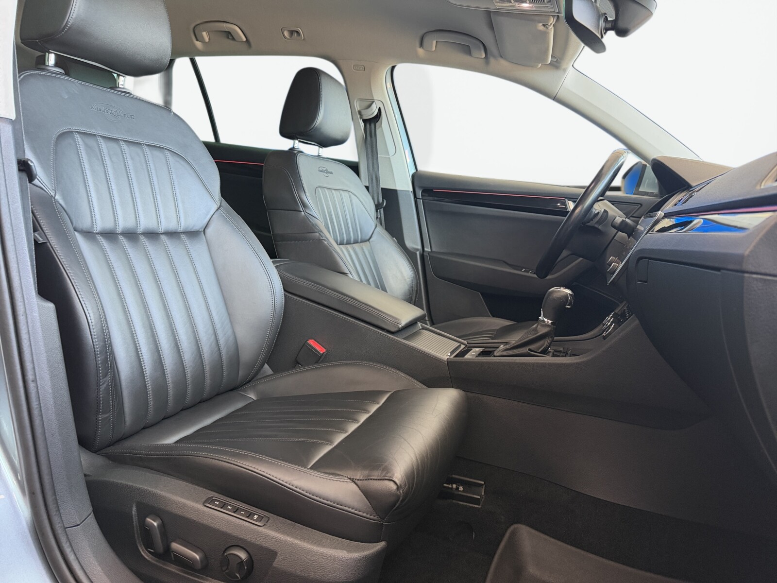 Škoda Superb Combi - zdjęcie 21