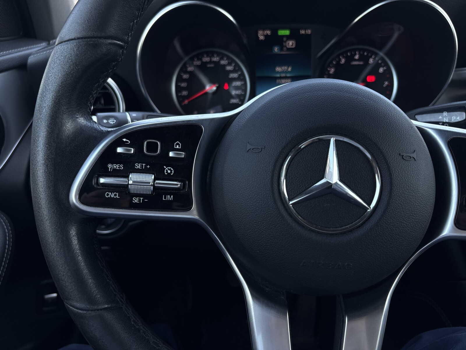 Mercedes-Benz GLC 200 - zdjęcie 19