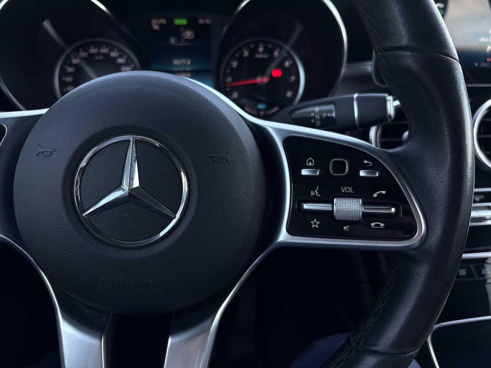 Mercedes-Benz GLC 200 - zdjęcie 20