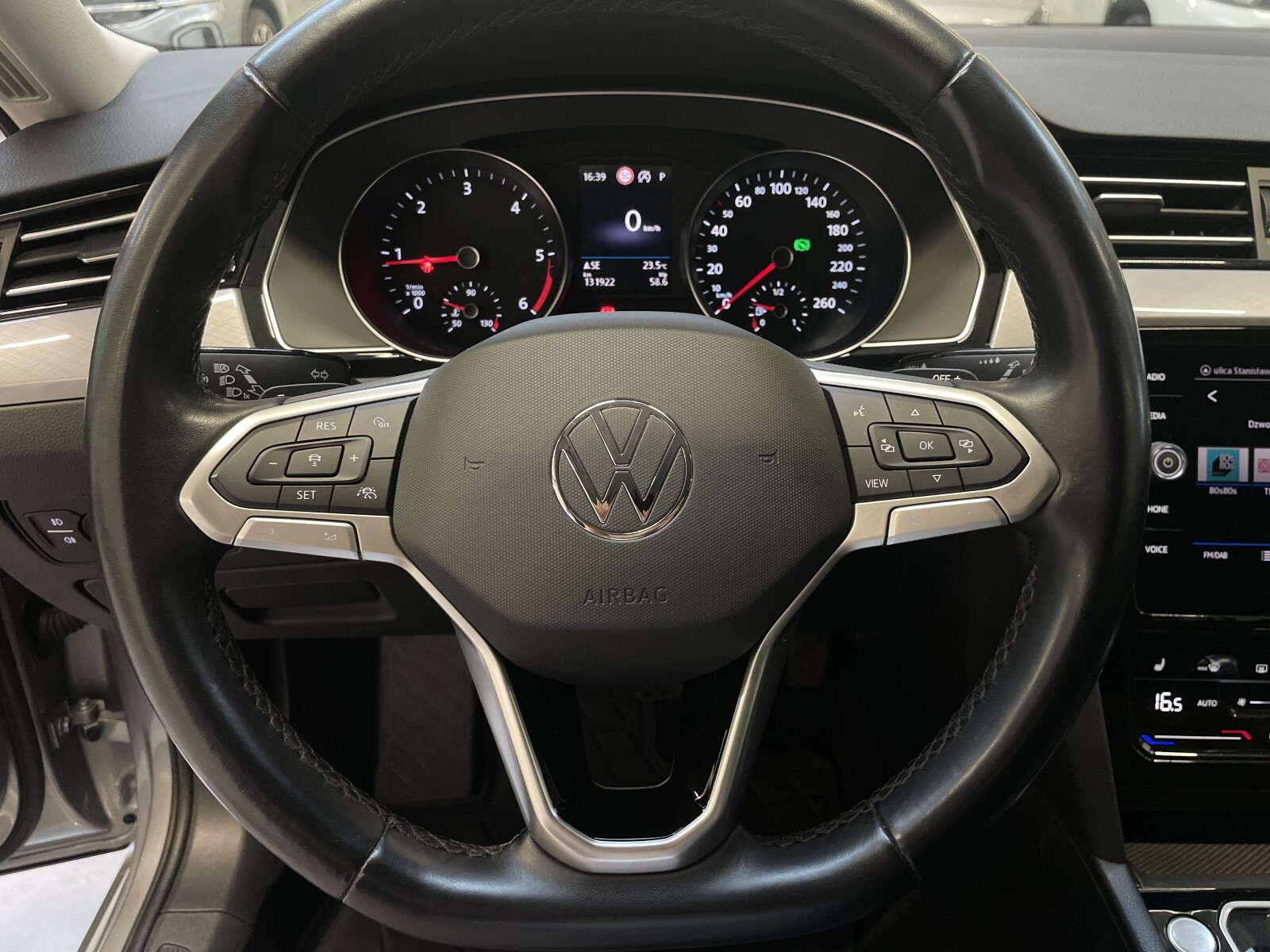 Volkswagen Passat - zdjęcie 24
