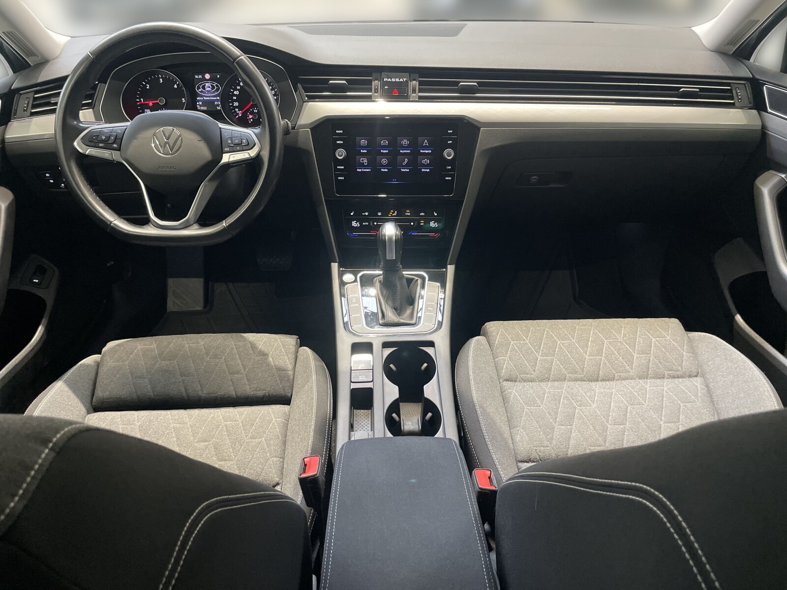Volkswagen Passat - zdjęcie 10