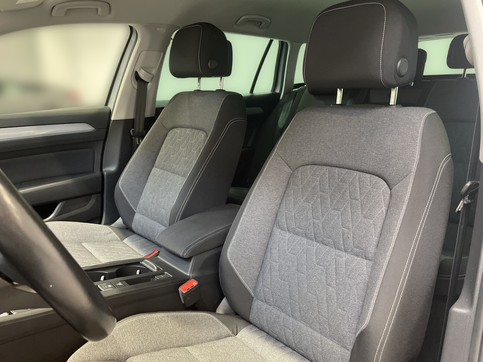 Volkswagen Passat - zdjęcie 11